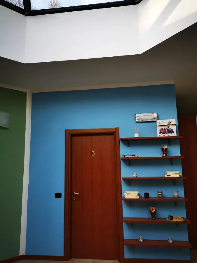 Hostello Adda Beach Villa d'Adda فندق