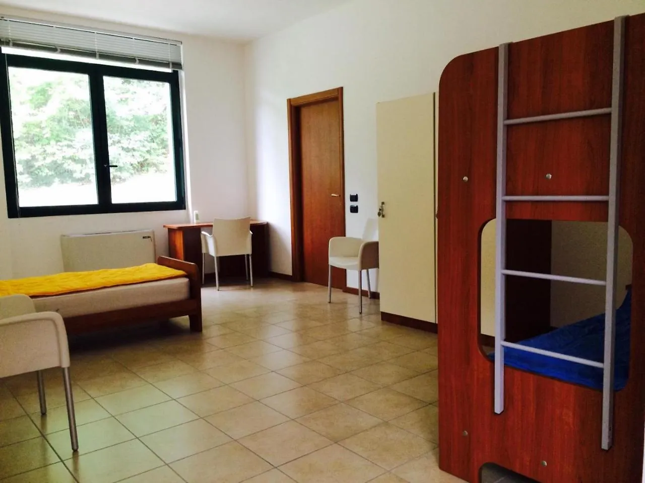 Hostello Adda Beach Villa d'Adda فندق