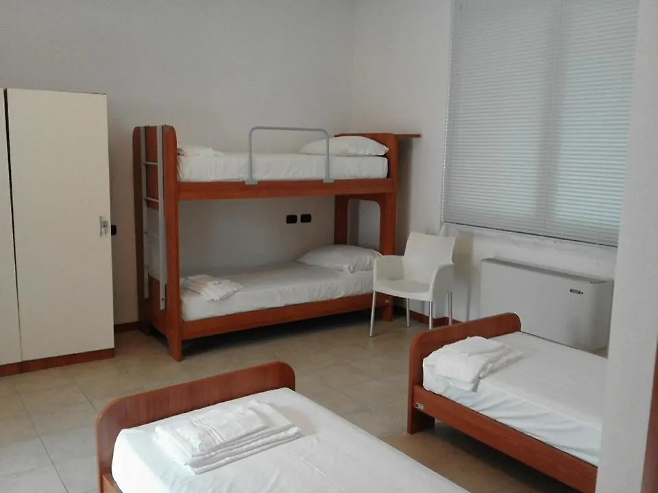 Hostello Adda Beach Villa d'Adda فندق